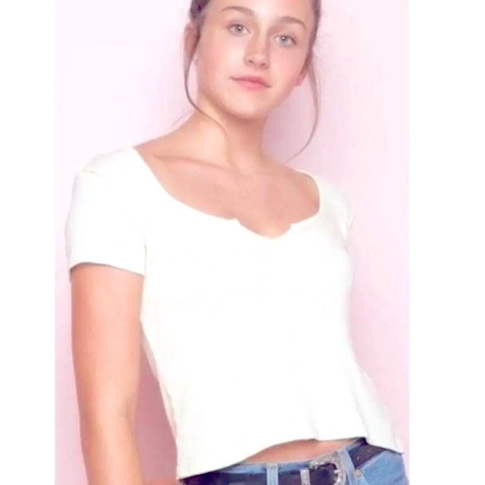 -🌊Brandy Melville White Ribbed Cropped Top- One Size As Is